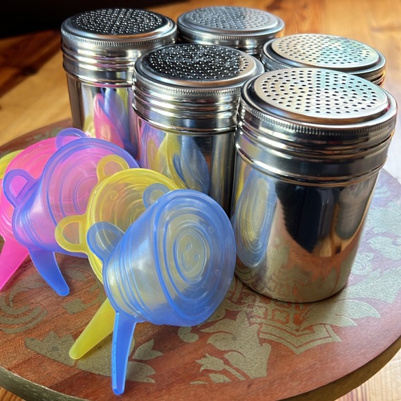 Bundle of 5 Reusable Spice Jars with Silicone Lids - Lids are New - Picture 16 of 16